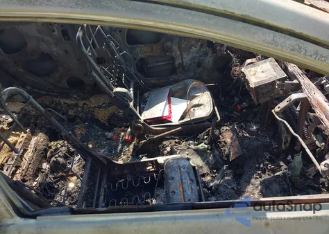 2014 Nissan Versa Note S (Sr)/S Plus/Sv z USA, uszkodzony, nr VIN 3N1CE2CP7EL411413